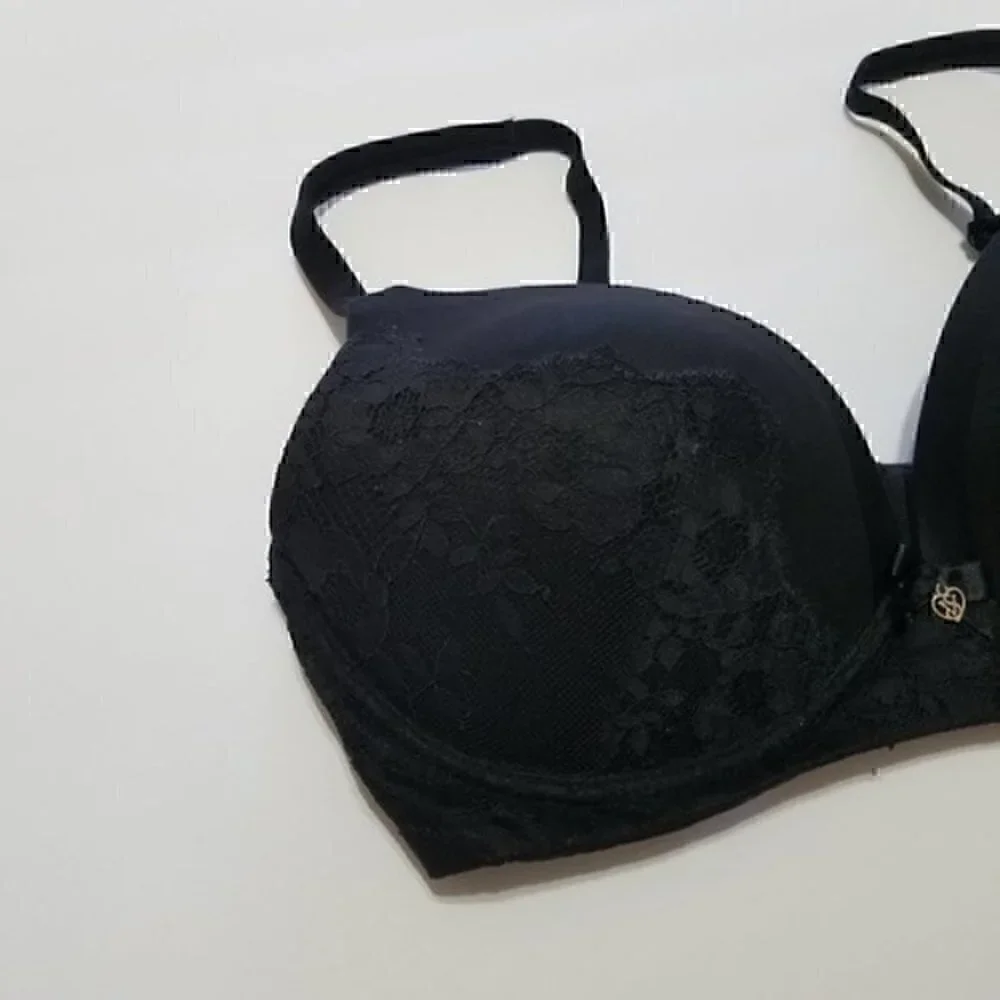 Victoria's Secret No-Wire Lace Bra Size 34D